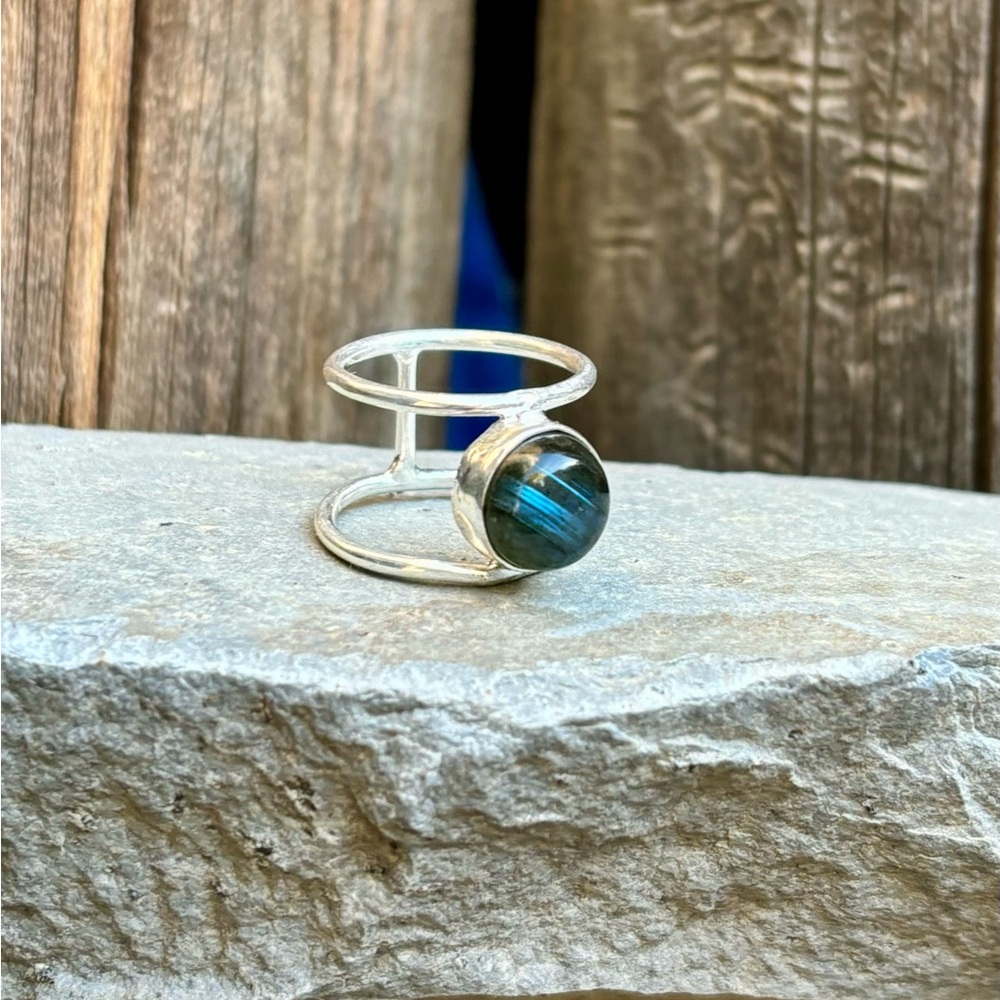 Labradorite Ring - Picture 4 of 15